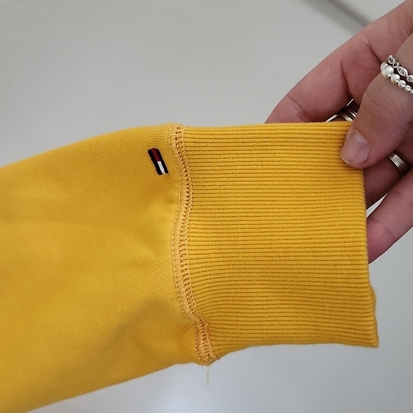 Tommy Hilfiger yellow long sleeve crewneck sweatshirt lightweight, size medium - Picture 7 of 10